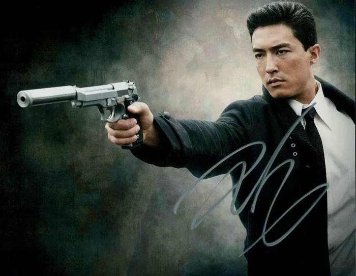 Daniel Henney autograph