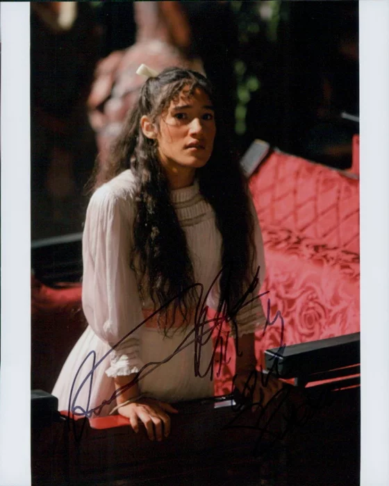 Q'Orianka Kilcher autograph