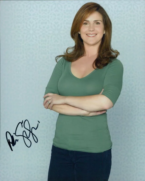 Peri Gilpin autograph