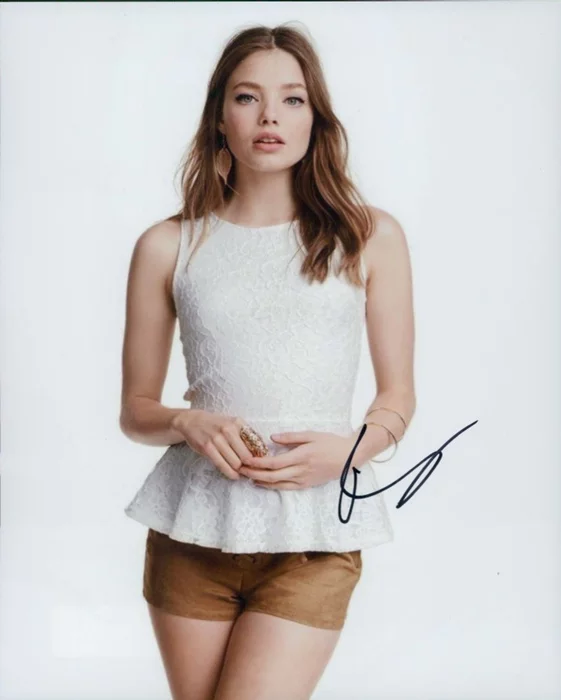 Kristine Froseth autograph