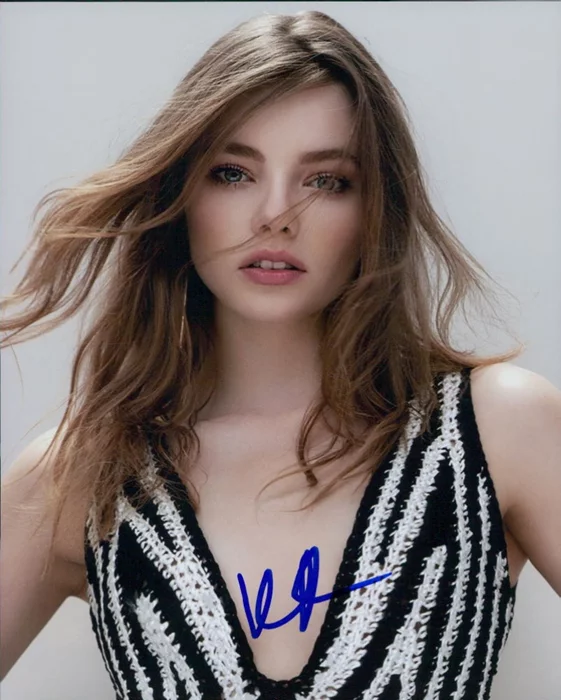 Kristine Froseth autograph