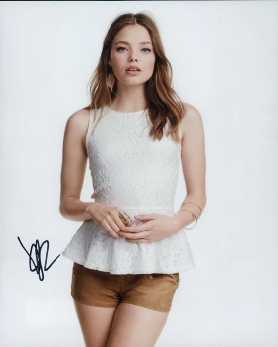 Kristine Froseth autograph