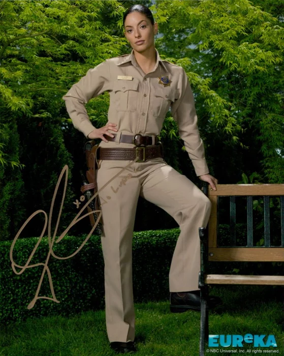 Erica Cerra autograph
