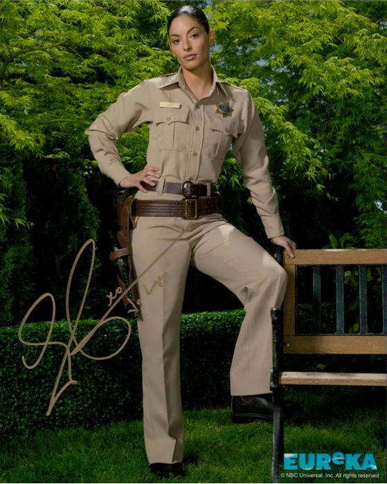Erica Cerra autograph