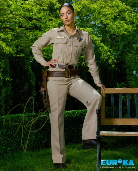 Erica Cerra autograph