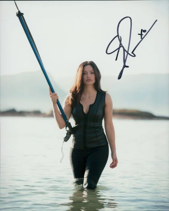 Erica Cerra autograph