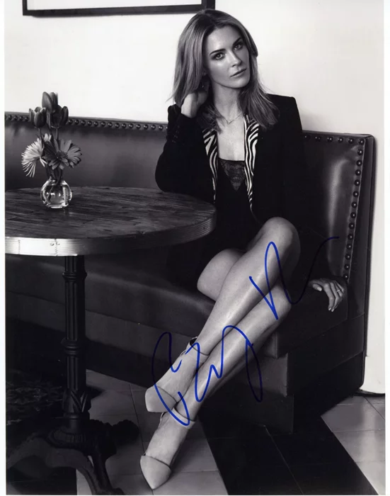 Bridget Regan autograph