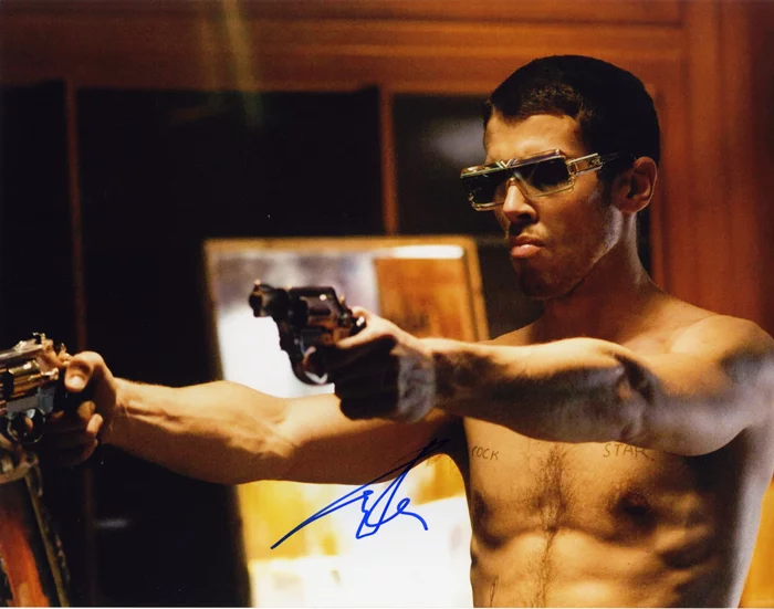 Toby Kebbell autograph