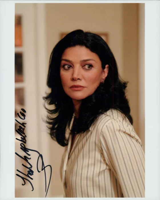 Shohreh Aghdashloo autograph