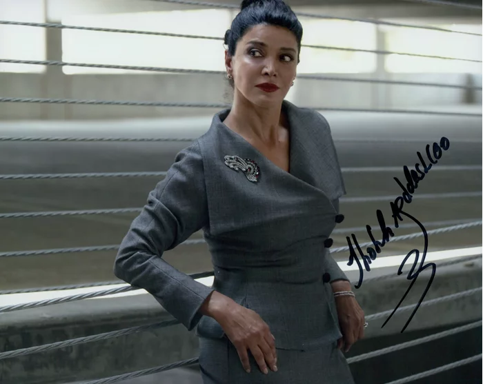 Shohreh Aghdashloo autograph
