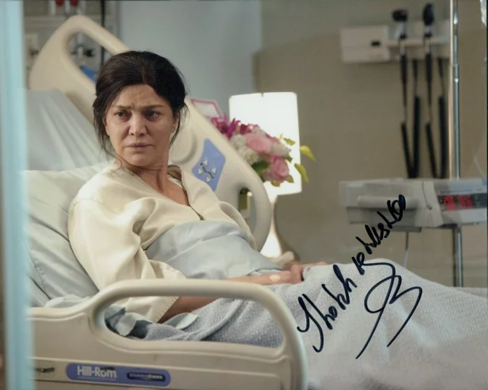 Shohreh Aghdashloo autograph