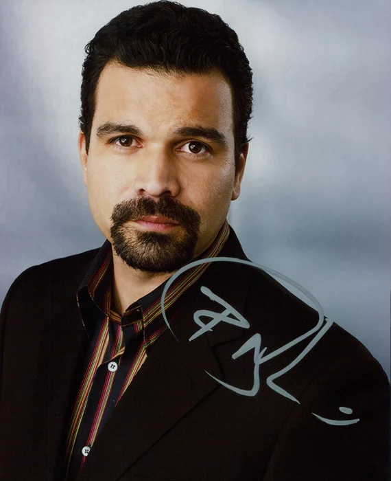 Ricardo Chavira autograph