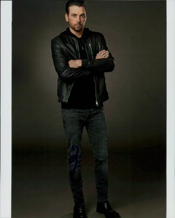 Skeet Ulrich autograph