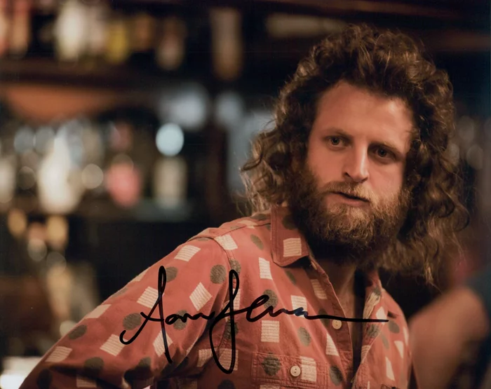 Aaron Glenane autograph