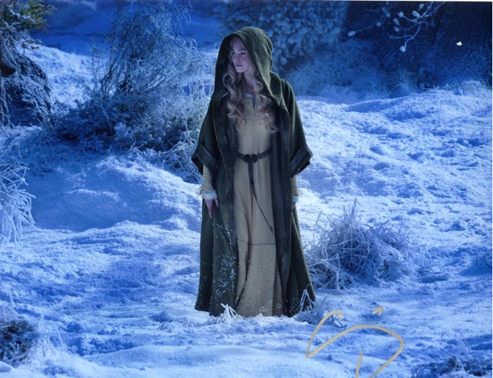 Elle Fanning autograph