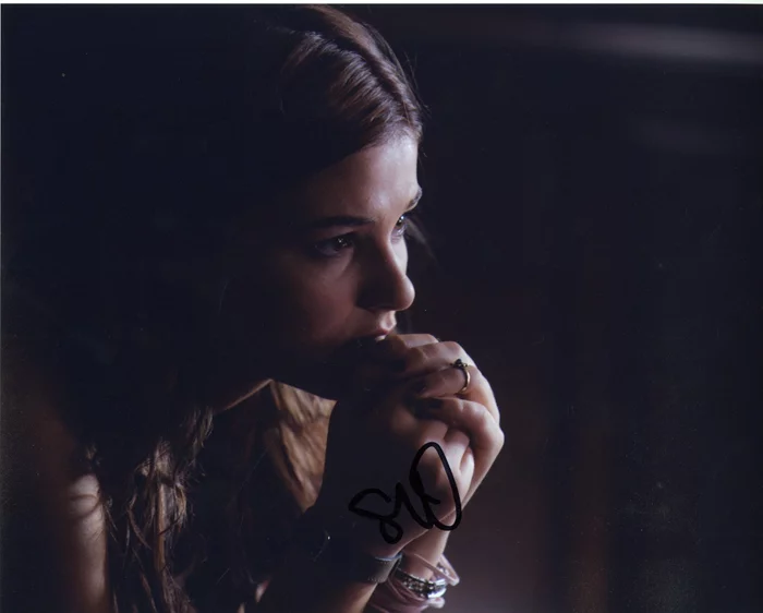 Stefanie Scott autograph