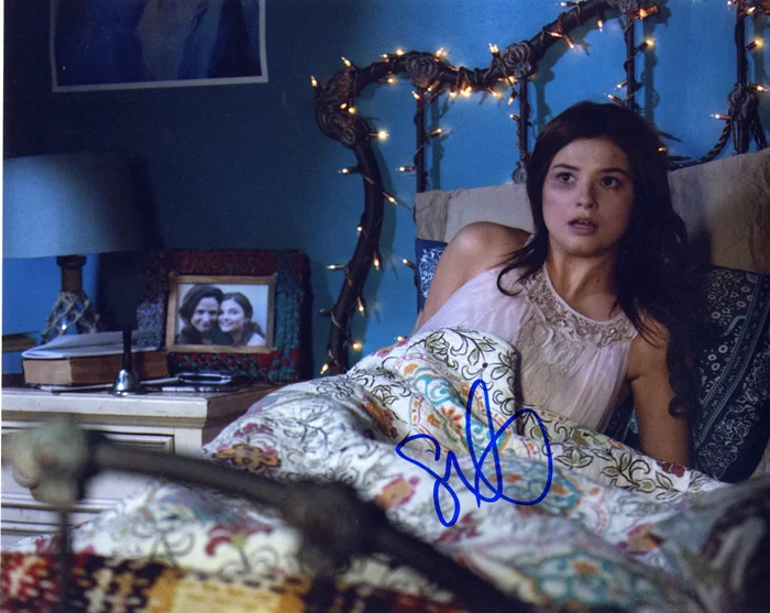 Stefanie Scott autograph