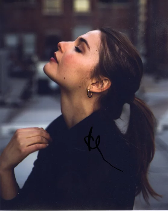 Stefanie Scott autograph