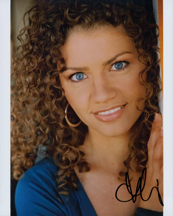 Carolyne Maraghi autograph