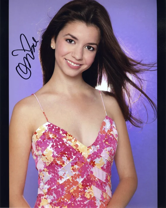 Masiela Lusha autograph