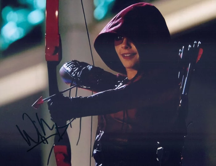 Willa Holland autograph