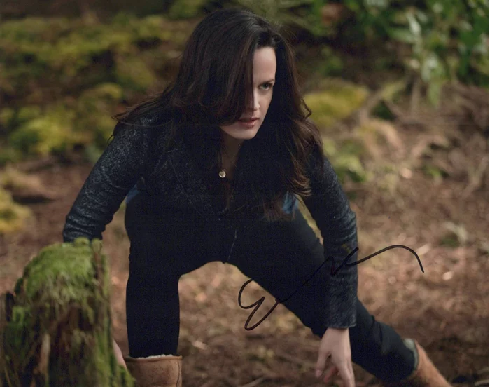 Elizabeth Reaser autograph