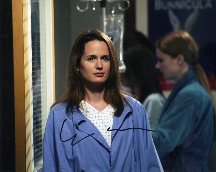 Elizabeth Reaser autograph