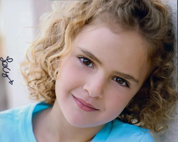 Lexy Kolker autograph