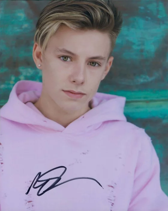 Mackenzie Sol autograph