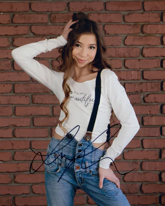 Lulu Lambros autograph