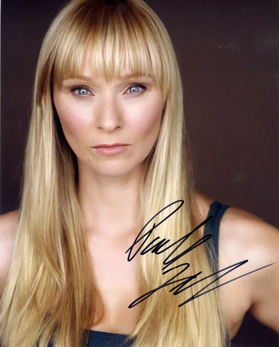 Paula Lindberg autograph