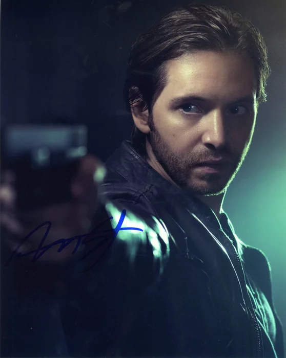 Aaron Stanford autograph