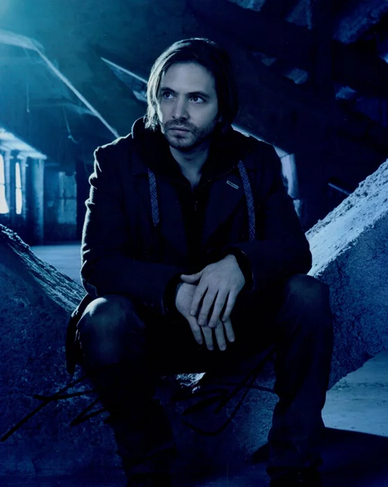 Aaron Stanford autograph