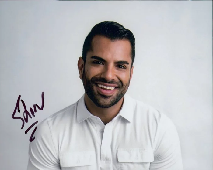 Shervin Roohparvar autograph