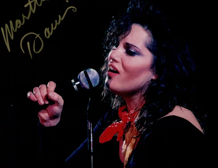 Martha Davis autograph