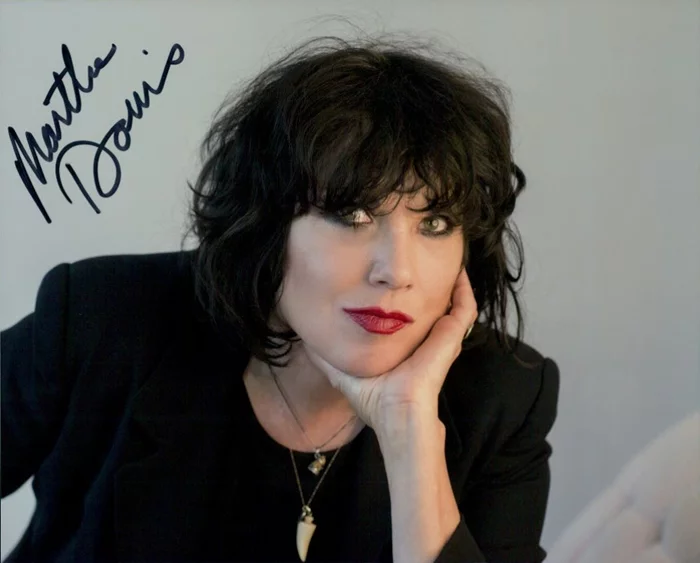 Martha Davis autograph