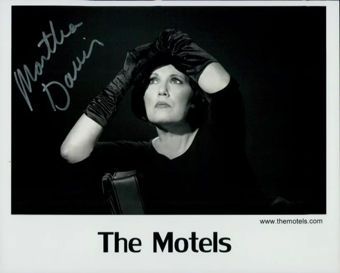 Martha Davis autograph