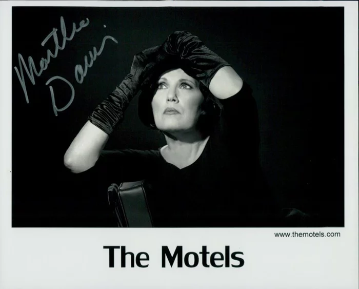 Martha Davis autograph