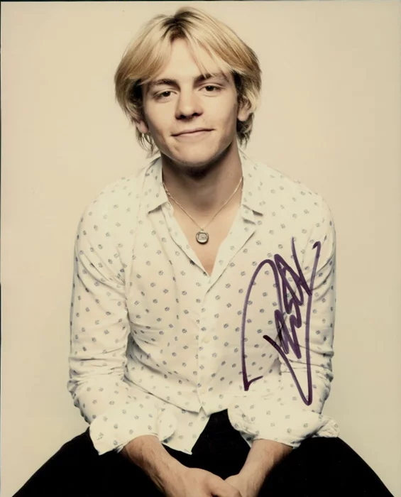 Ross Lynch autograph