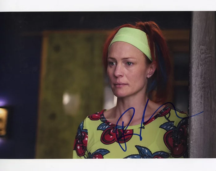 Robin Wright autograph