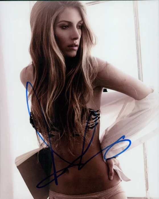 Dawn Olivieri autograph