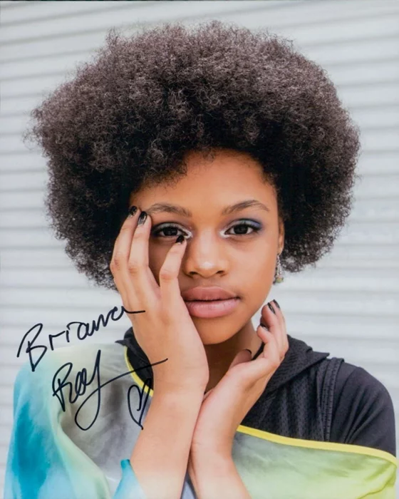 Briana Roy autograph