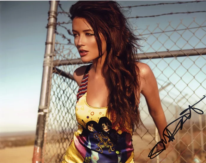 Sarah Dumont autograph