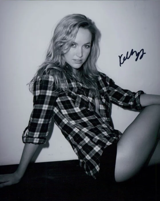 Kelley Jakle autograph