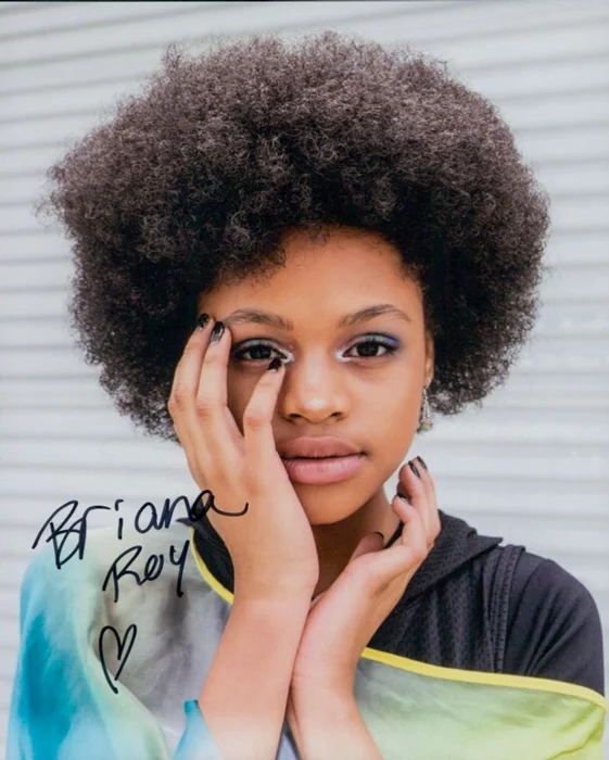 Briana Roy autograph