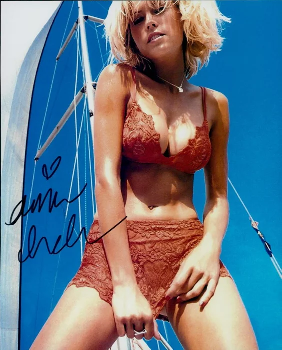 Erinn Bartlett autograph