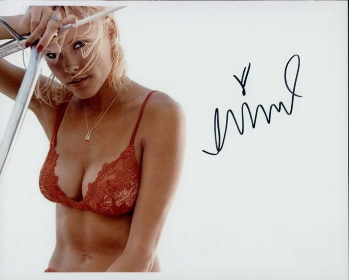 Erinn Bartlett autograph