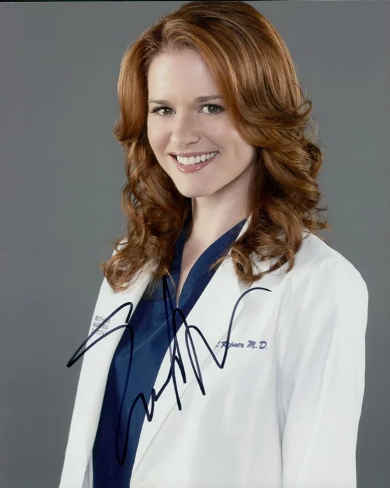 Sarah Drew autograph