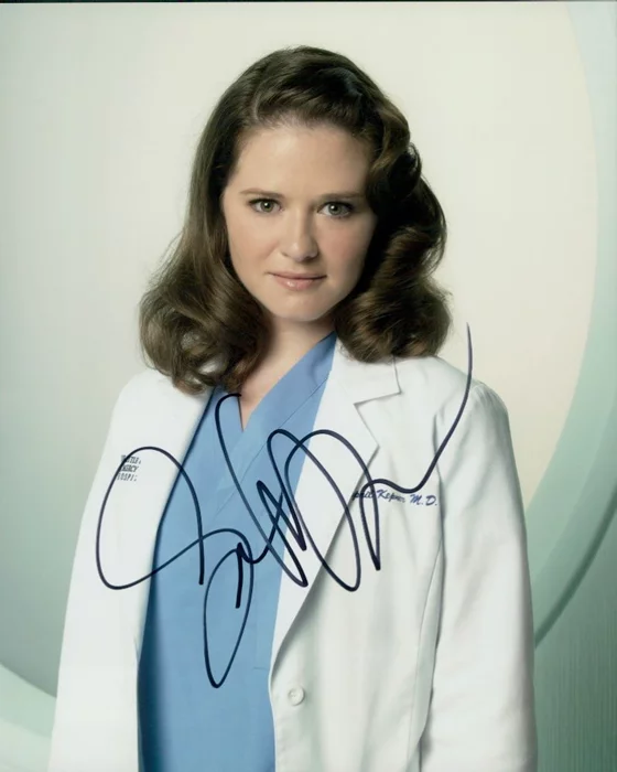 Sarah Drew autograph