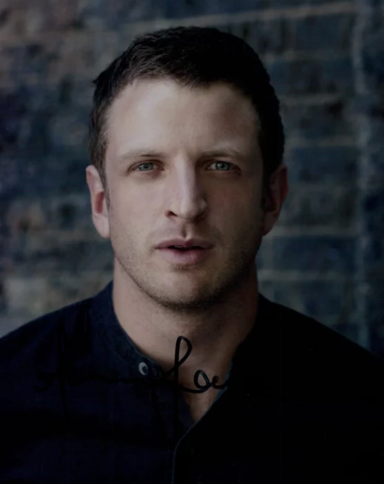 Aaron Glenane autograph